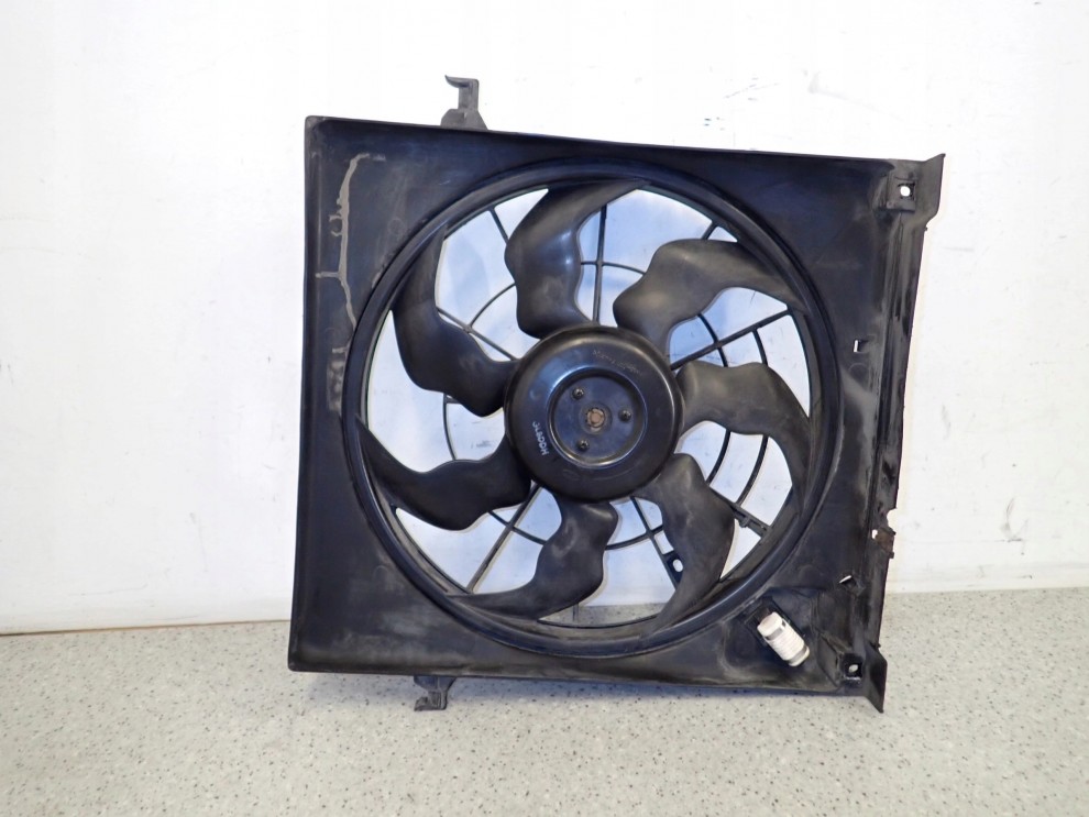 HYUNDAI I30 1.6 CRDI 06-12 WENTYLATOR CHŁODNICY 1/2