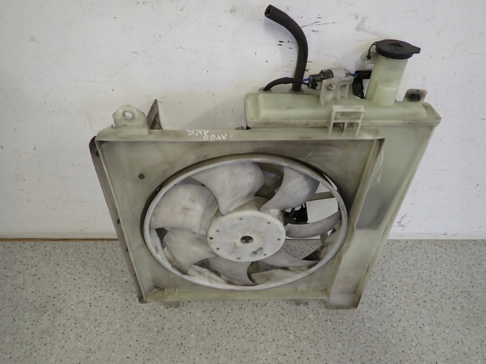 TOYOTA AYGO 05-12 1.0i 1KR WENTYLATOR CHŁODNICY 3/5