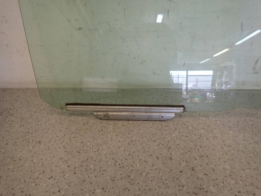 TOYOTA RAV4 RAV 4 II 5D 00-05 SZYBA TYLNA PRAWA 2/4