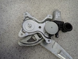 TOYOTA RAV4 RAV 4 II 5D 00-05 PODNOŚNIK SZYBY TYLNY PRAWY 4/5 MINIATURA