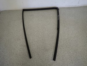 SUZUKI CELERIO 14-19 USZCZELKA PROWADZENIA SZYBY DRZWI TYŁ LEWY 2/2 MINIATURA