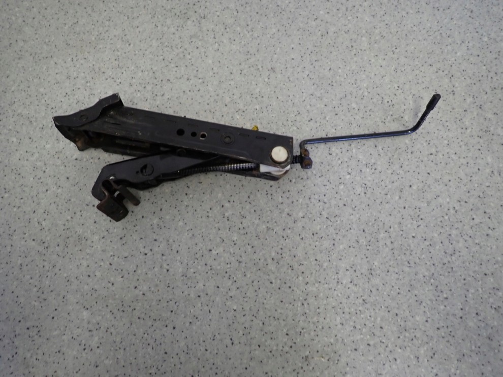 HYUNDAI GETZ 02-10 LEWAREK PODNOŚNIK SAMOCHODOWY 4/5