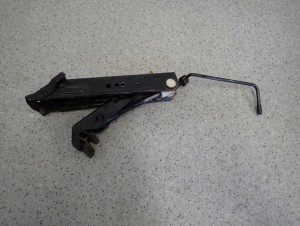 HYUNDAI GETZ 02-10 LEWAREK PODNOŚNIK SAMOCHODOWY 2/5 MINIATURA