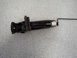 HYUNDAI GETZ 02-10 LEWAREK PODNOŚNIK SAMOCHODOWY 3/5 MINIATURA