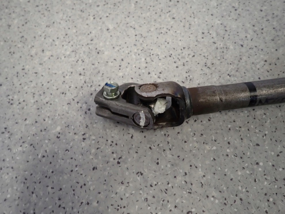 NISSAN NOTE E11 06- KRZYŻAK KIEROWNICZY KOLUMNY 3/5