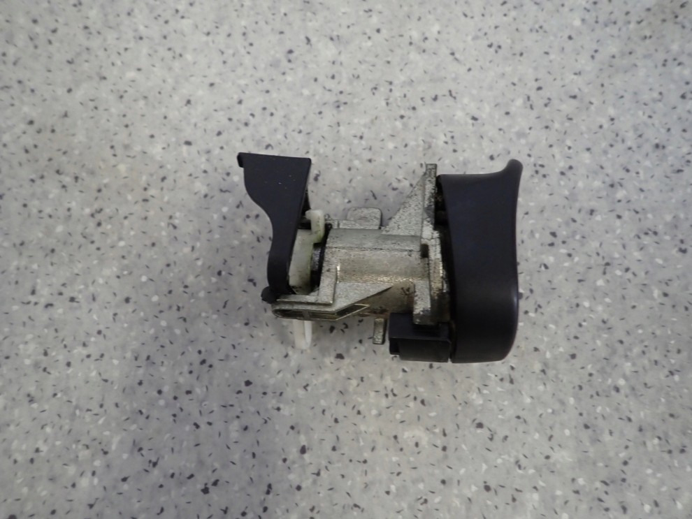 TOYOTA YARIS II 06- BĘBENEK KLAPY BAGAŻNIKA KLAMKA 3/6