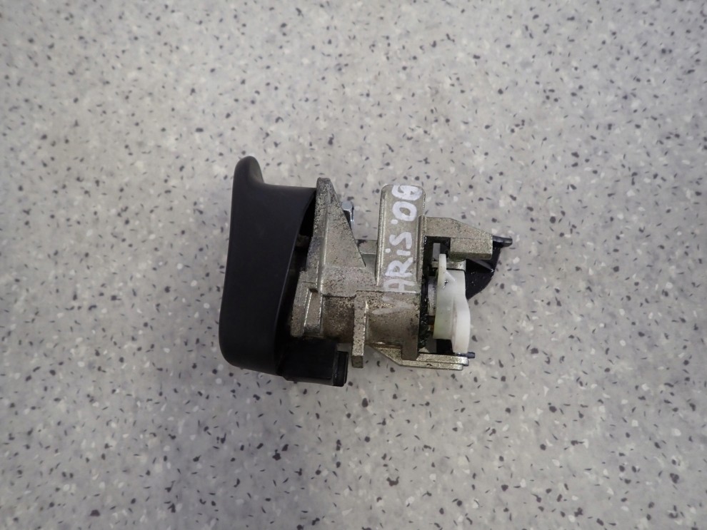 TOYOTA YARIS II 06- BĘBENEK KLAPY BAGAŻNIKA KLAMKA 5/6