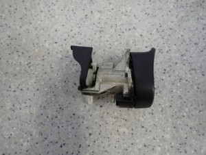 TOYOTA YARIS II 06- BĘBENEK KLAPY BAGAŻNIKA KLAMKA 3/6 MINIATURA