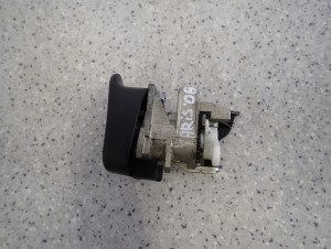 TOYOTA YARIS II 06- BĘBENEK KLAPY BAGAŻNIKA KLAMKA 5/6 MINIATURA