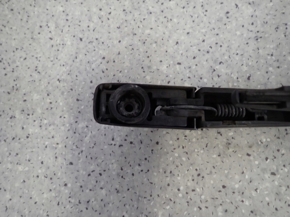 TOYOTA VERSO 09-13 RAMIE WYCIERACZKI TYLNEJ 3/3