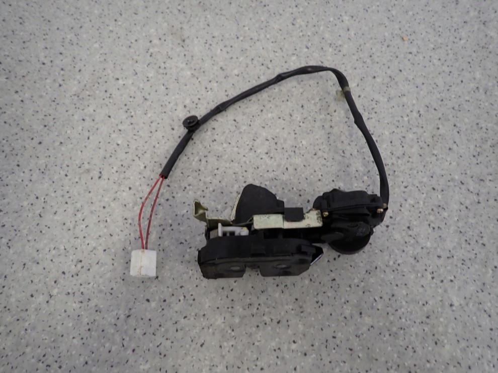 MAZDA PREMACY 99-05 ZAMEK DRZWI TYLNY PRAWY 2/4