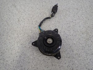 SUZUKI SWIFT 10- MK7 1.2i SILNICZEK SILNIK WENTYLATOR CHŁODNICY 1/5 MINIATURA