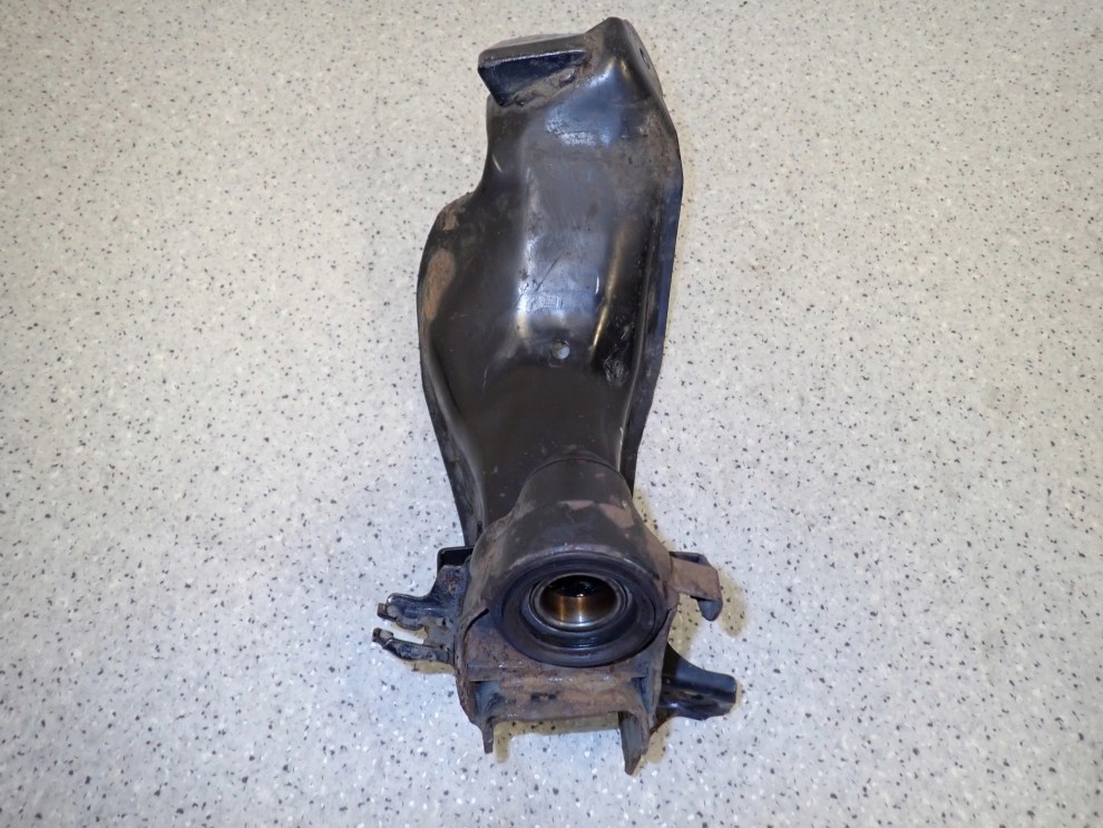 NISSAN PRIMERA P11 97-01 GOLEŃ WAHACZA ZWROTNICY PRZÓD LEWY KIELICH 2/4