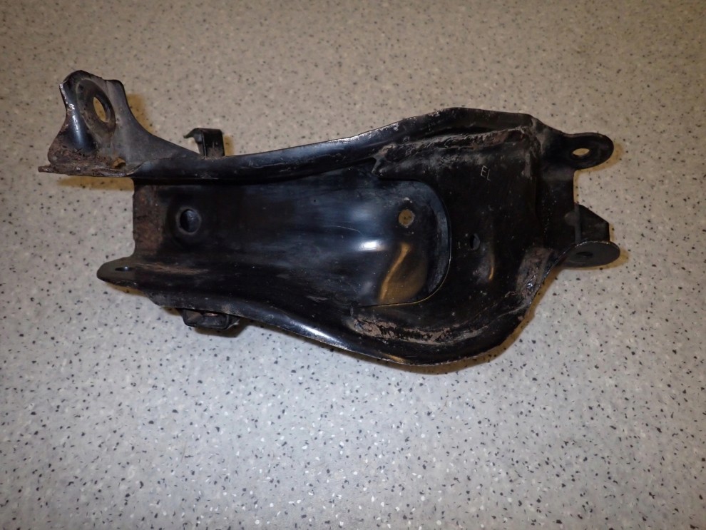 NISSAN PRIMERA P11 97-01 GOLEŃ WAHACZA ZWROTNICY PRZÓD LEWY KIELICH 4/4