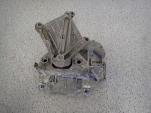 NISSAN MICRA K12 1.2i MANUAL 02- ŁAPA SKRZYNI BIEGÓW PODUSZKA 1/4 MINIATURA