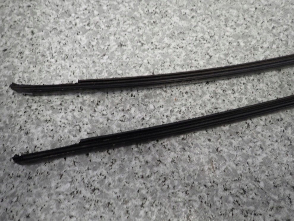 COROLLA VERSO 04-08 LISTWA DACHOWA LEWA LUB PRAWA 4/7