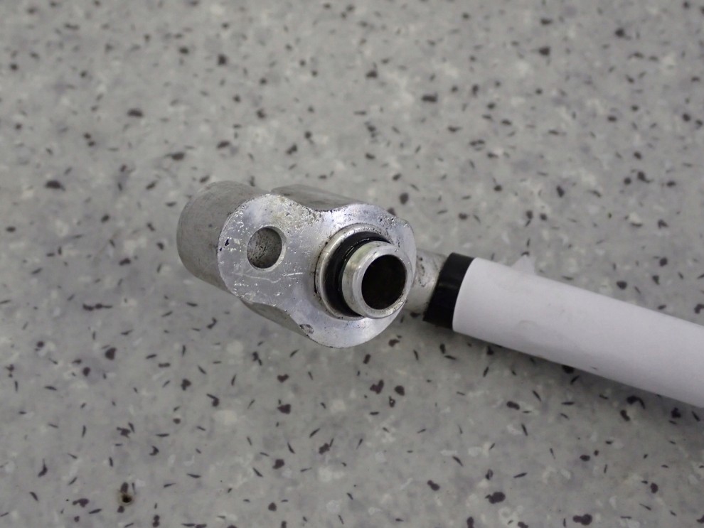 MITSUBISHI LANCER 03-07 1.6 PRZEWÓD KLIMATYZACJI 2/4