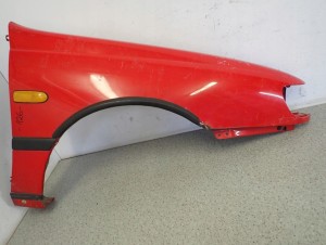 NISSAN SUNNY N14 92-95 BŁOTNIK PRZEDNI PRAWY