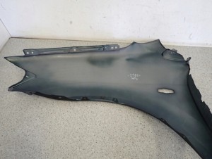 MAZDA MPV 98 -03 BŁOTNIK PRZEDNI PRAWY 8/8 MINIATURA