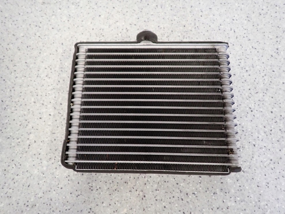 SUZUKI IGNIS 00-03 PAROWNIK KLIMATYZACJI 1/6