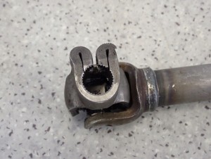 HYUNDAI GETZ 02- BENZYNA KRZYŻAK KOLUMNY KIEROWNICZEJ 2/4 MINIATURA