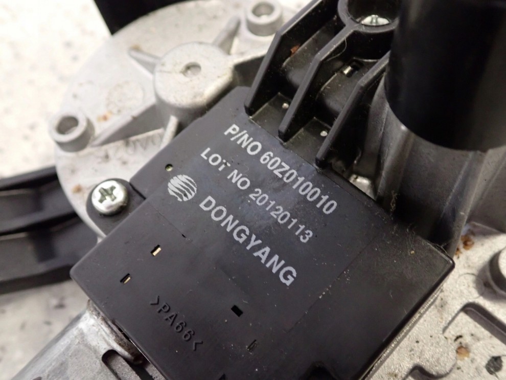 CHEVROLET CRUZE HB 5d 08-12 SILNICZEK WYCIERACZKI TYŁ 2/4