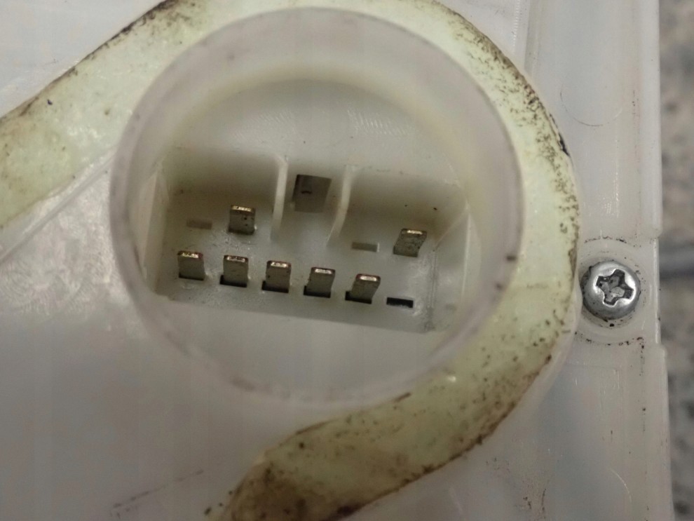 SUZUKI SWIFT HB 04-09 ZAMEK DRZWI PRZEDNI PRAWY 5/5