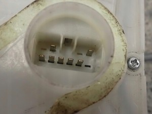 SUZUKI SWIFT HB 04-09 ZAMEK DRZWI PRZEDNI PRAWY 5/5 MINIATURA