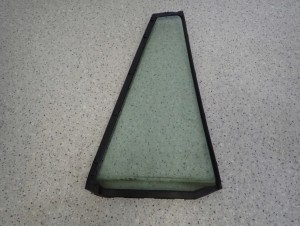 TOYOTA RAV4 RAV 4 2.0 D4D II 00-05 SZYBA TYLNA LEWA 2/2 MINIATURA