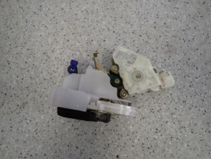 GRAND VITARA 06- ZAMEK KLAPY BAGAZNIKA 4/6 MINIATURA