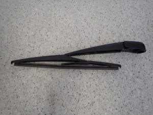 SUZUKI GRAND VITARA 06- II RAMIE WYCIERACZKI TYLNEJ 3/4 MINIATURA