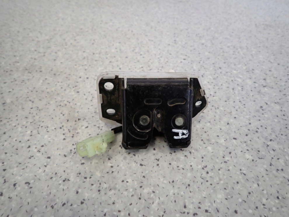 SUZUKI IGNIS 00-07 ZAMEK KLAPY BAGAŻNIKA KLAPY TYŁ 1/4