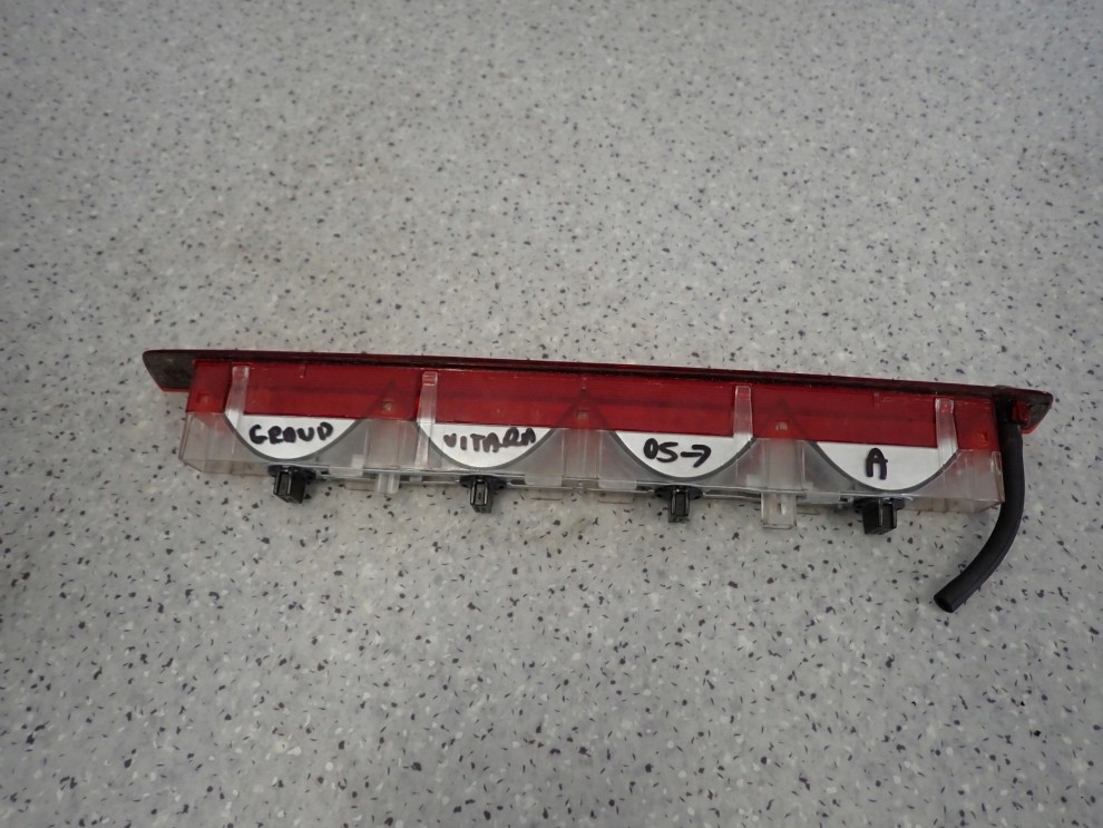 SUZUKI GRAND VITARA II 06- TRZECI 3 STOP LAMPA 4/6