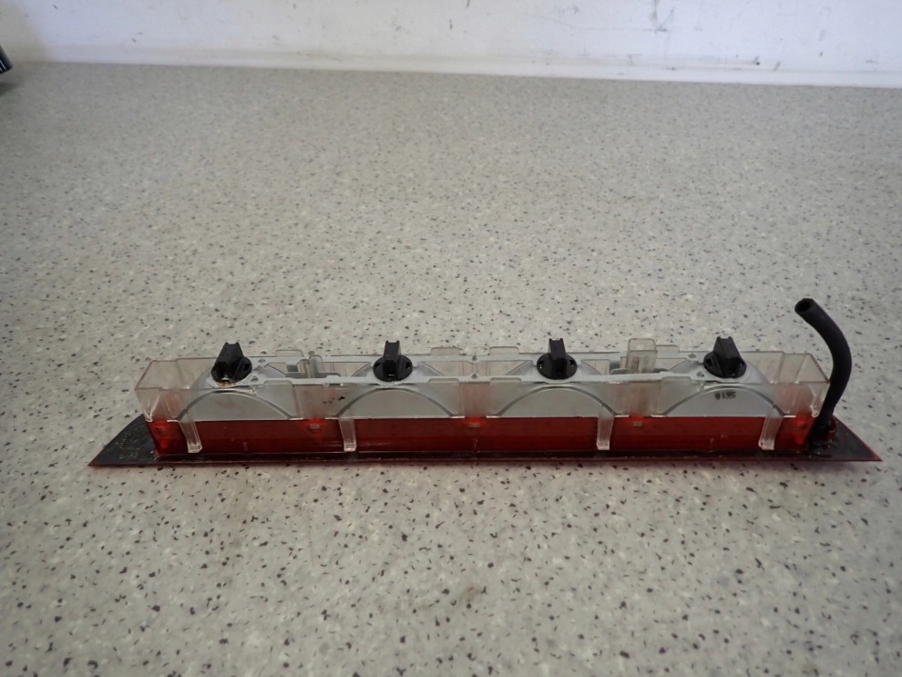 SUZUKI GRAND VITARA II 06- TRZECI 3 STOP LAMPA 5/6