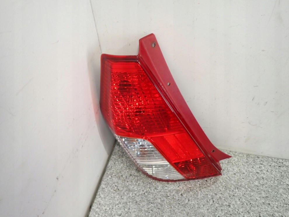 HYUNDAI i10 07-10 LAMPA TYLNA LEWA 3/5