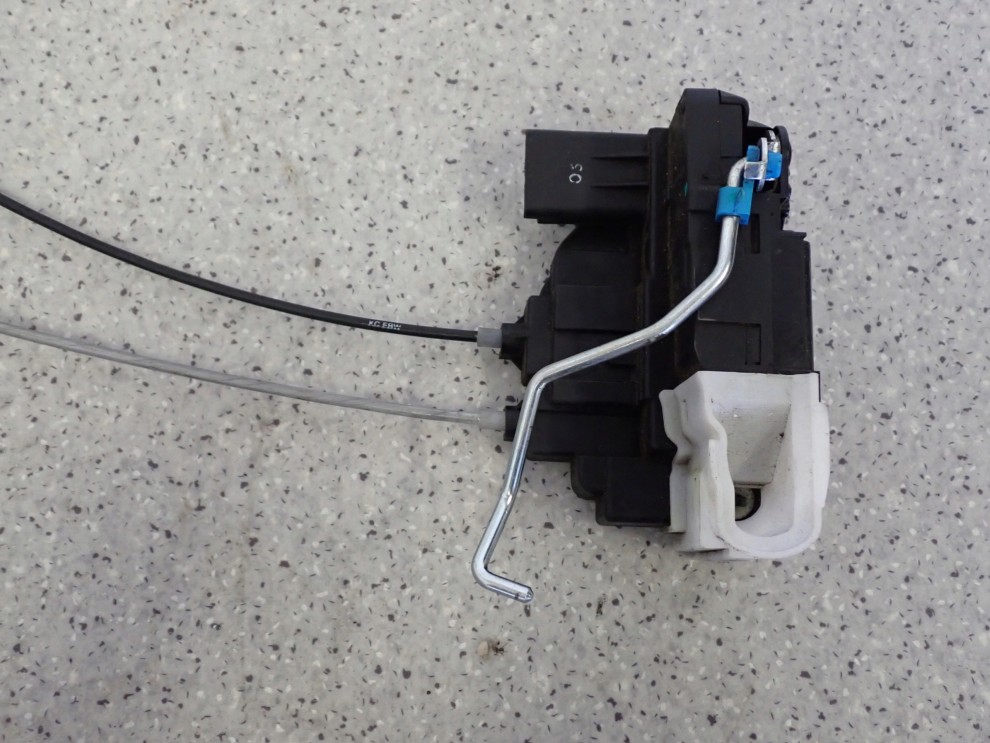 HYUNDAI i20 08-12 ZAMEK DRZWI PRAWYCH 3 DRZWI 3/5