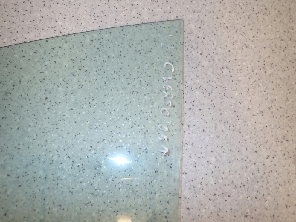 COROLLA VERSO 04-08 SZYBA PRZEDNIA LEWA W DRZWI 3/7