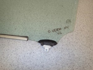 COROLLA VERSO 04-08 SZYBA PRZEDNIA LEWA W DRZWI 5/7 MINIATURA