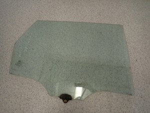 KIA CEED HB 5D 06-11 SZYBA DRZWI TYLNA PRAWA OPUSZCZANA