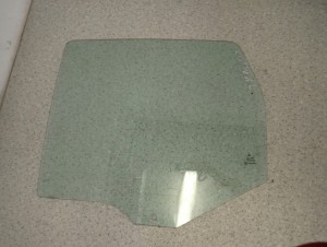 MITSUBISHI COLT CZ 5d 2007-2012 SZYBA TYLNA LEWA OPUSZCZANA LIFT 2/6 MINIATURA