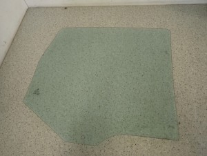 MITSUBISHI COLT CZ 5d 2007-2012 SZYBA TYLNA LEWA OPUSZCZANA LIFT 5/6 MINIATURA