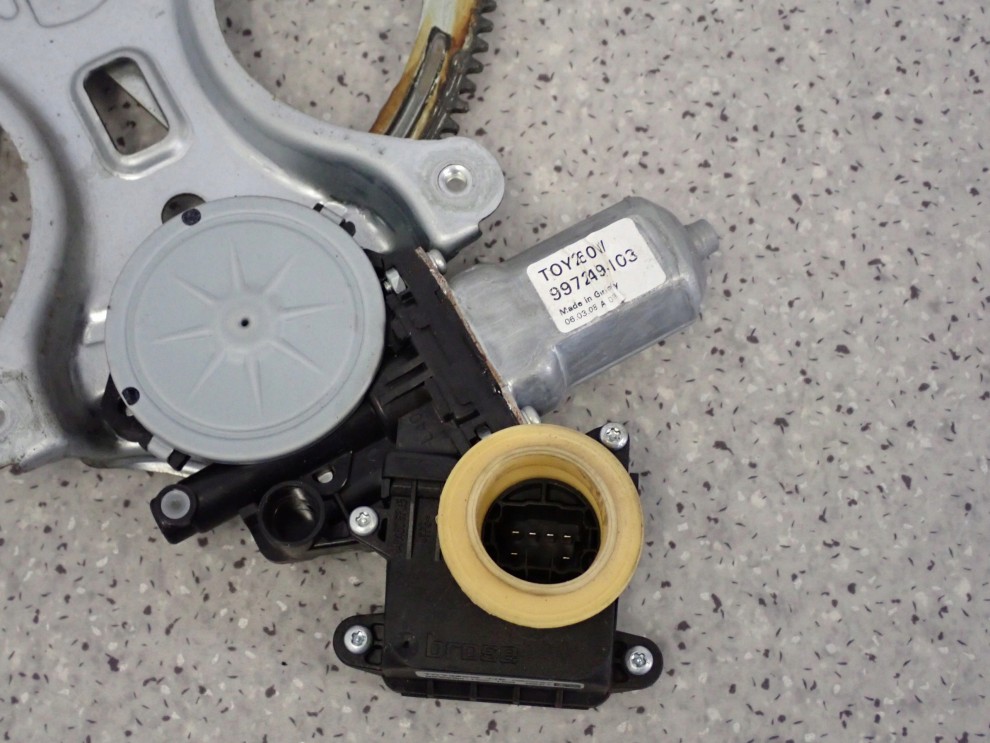 TOYOTA COROLLA VERSO 04-09 PODNOŚNIK SZYBY PRZEDNI LEWY 4/7