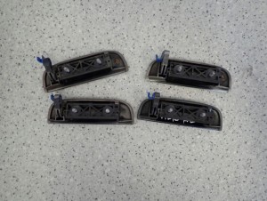 SUZUKI ALTO PIXO 09- KLAMKA DRZWI PRZEDNIA LEWA 6/7 MINIATURA