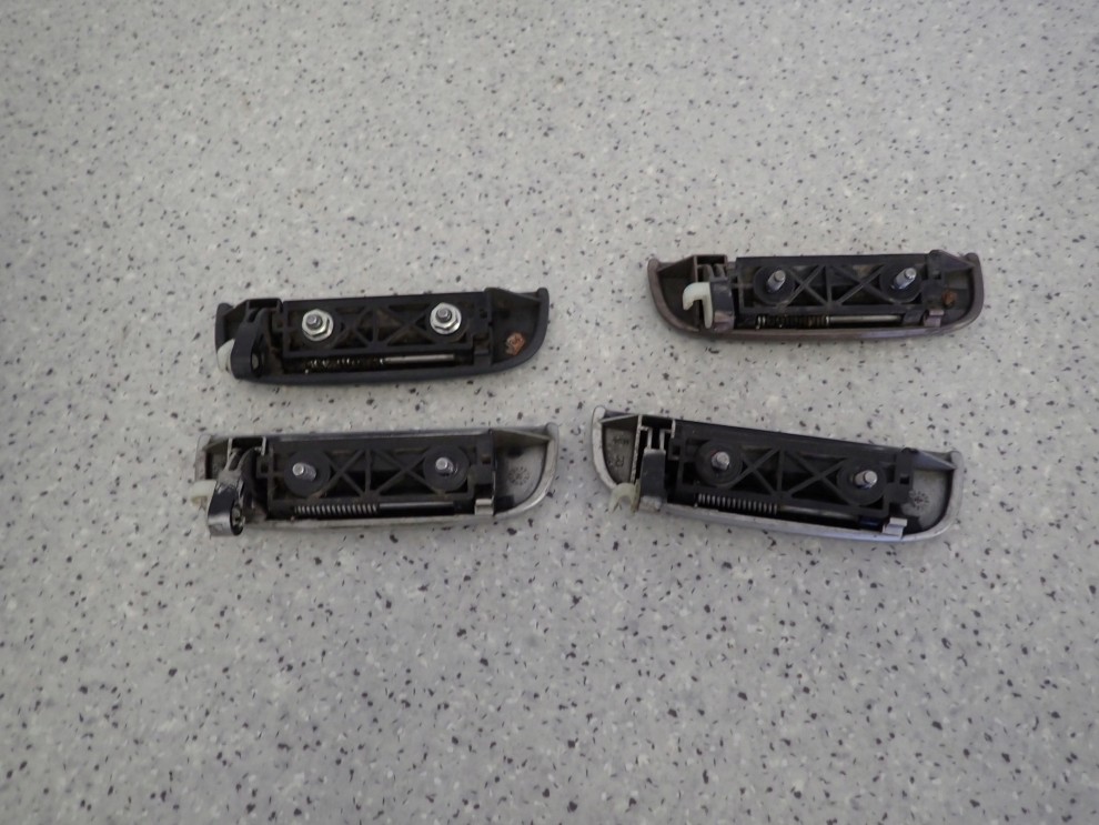 SUZUKI ALTO PIXO 09- KLAMKA DRZWI PRZEDNIA PRAWA 6/7