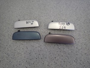 SUZUKI ALTO PIXO 09- KLAMKA DRZWI PRZEDNIA PRAWA 3/7 MINIATURA