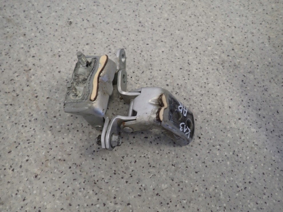 NISSAN MICRA K13 10-16 ZAWIASY DRZWI TYLNE PRAWE 3/8