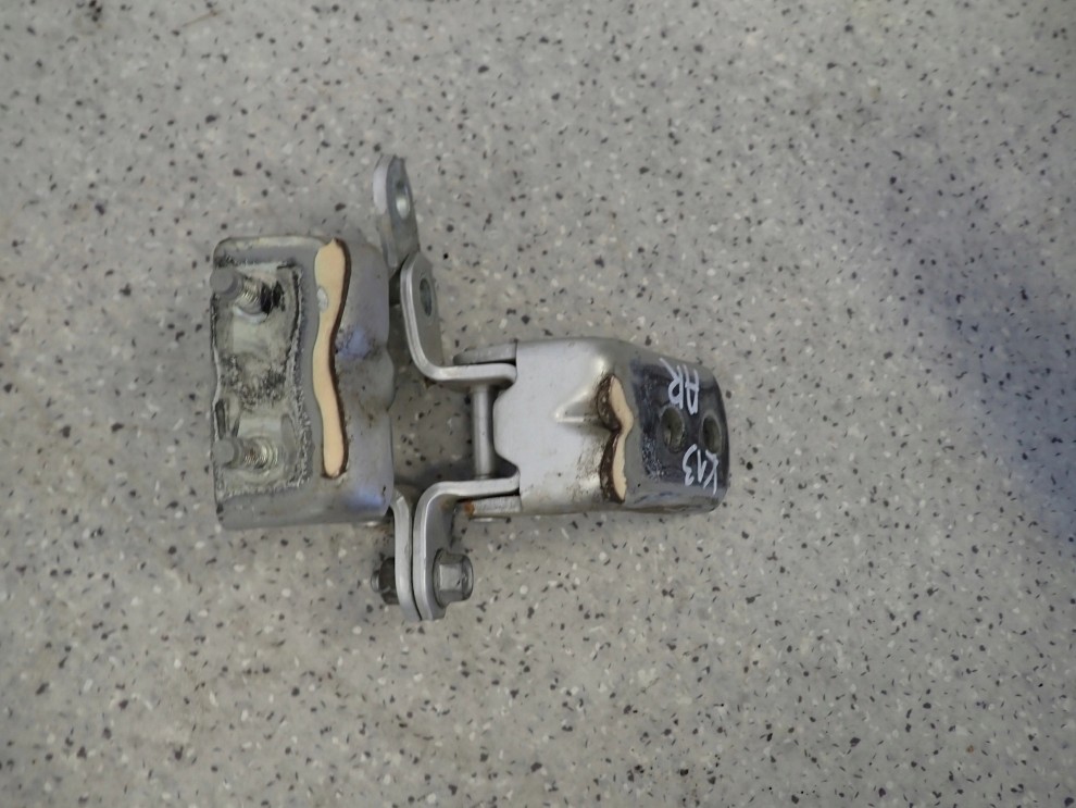 NISSAN MICRA K13 10-16 ZAWIASY DRZWI TYLNE PRAWE 4/8