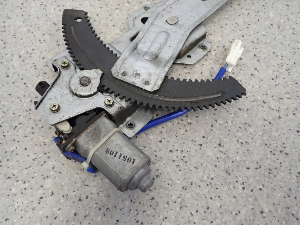 HYUNDAI MATRIX 07- PODNOSNIK SZYBY PRZÓD PRAWY 4/8