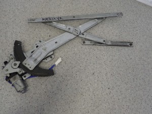 HYUNDAI MATRIX 07- PODNOSNIK SZYBY PRZÓD PRAWY 2/8 MINIATURA