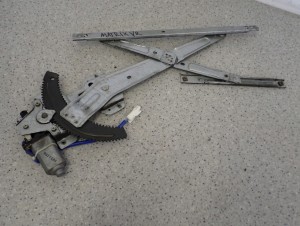 HYUNDAI MATRIX 07- PODNOSNIK SZYBY PRZÓD PRAWY 3/8 MINIATURA